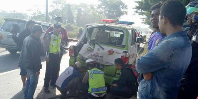 Astaga, Jenazah Tak Bisa Dikeluarkan dari Ambulans karena Ini