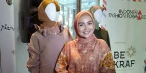 Tanpa Warna Pastel, Ria Miranda Bawa Nuansa Vintage ke Korea