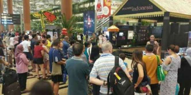 Angklung dan Batik 'Sihir' Penumpang Transit Bandara Changi