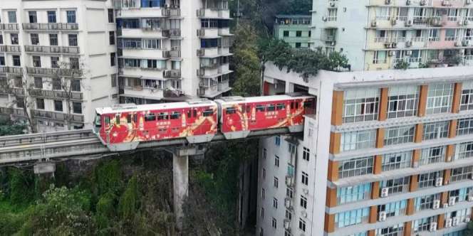Unik, Rel Kereta Ini `Belah` Apartemen
