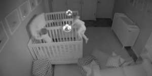Bayi Kembar Ini Lakukan Hal Tak Terduga Saat Ditinggal Tidur