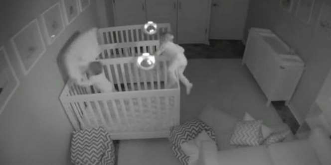 Bayi Kembar Ini Lakukan Hal Tak Terduga Saat Ditinggal Tidur