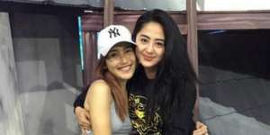 Keakraban Ayu Ting Ting dan Dewi Perssik Bikin Bahagia