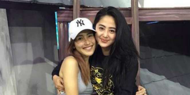 Keakraban Ayu Ting Ting dan Dewi Perssik Bikin Bahagia