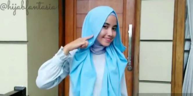 Cuma 10 Detik! Tutorial Hijab Cantik untuk Kondangan