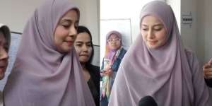 Hijab Ungu Istri Al Habsyi