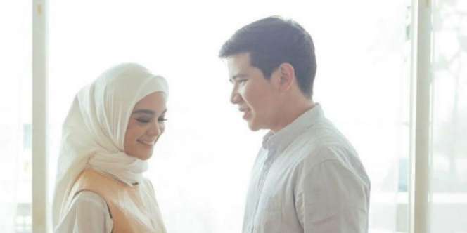 Cantiknya Istri Haykal Kamil Berjilbab Simpel Nan Stylish