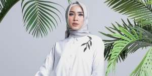 Zashi: Koleksi Terbaru, Blus Putih Simpel Elegan