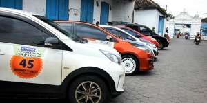 Keseruan Touring 'Tak Biasa' Komunitas Otomotif