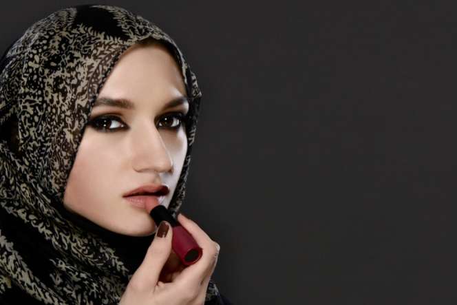 Cara Bikin Lipstik Tahan Lama di Bibir