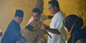 Kenangan Anies Baswedan Jadi `Ahli Bakar Sate` di AS