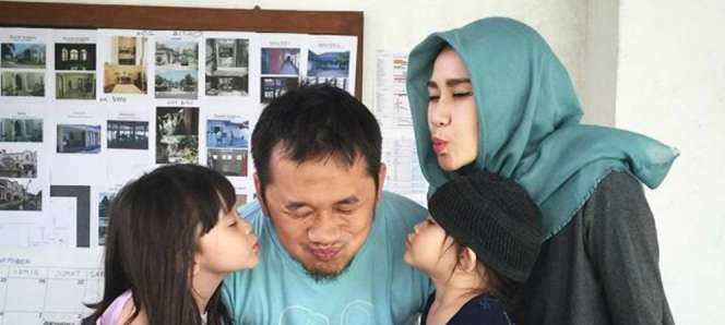 Cerita di Balik Kepergian Hanung Saat Zaskia Melahirkan