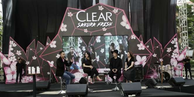 Atasi Rambut Ketombe Pakai Ekstrak Bunga Sakura