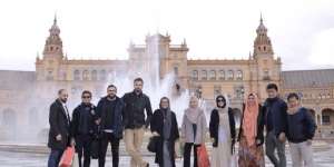 Oki Setiana Dewi Terharu Melihat Perjuangan Muslim di Eropa