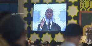 Dakwah di Bandung, Zakir Naik Bimbing 4 Non-Muslim jadi Mualaf