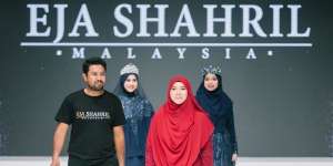 Sentuhan Glamor Busana Pesta Desainer Jiran Eja Shahril