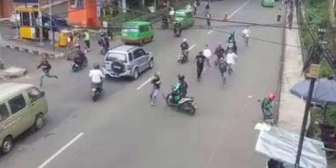 Aksi Heroik Pengemudi Ojek Online Bubarkan Tawuran