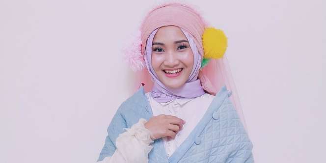 Intip Gaya Busana Hijab Fatin, Makin Stylish!