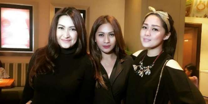 Mantan Suami Foto Mesra dengan Nikita, Ini Kata Tata Janeeta