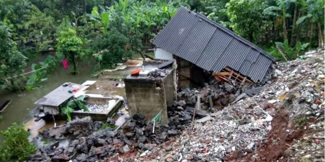Innalillahi, Remaja Tewas Tertimbun Longsor di Jagakarsa