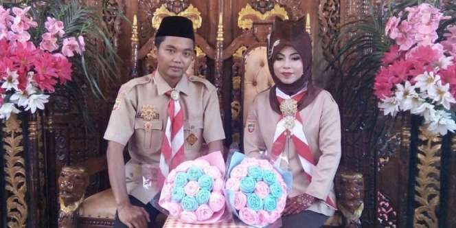 Unik, Pengantin Palembang Pakai Seragam Pramuka di Pelaminan