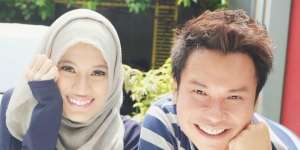 Membentuk Tampilan Alis yang Natural dengan Brush