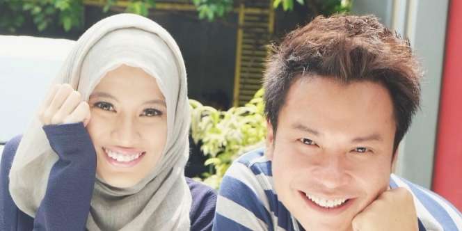 Membentuk Tampilan Alis yang Natural dengan Brush