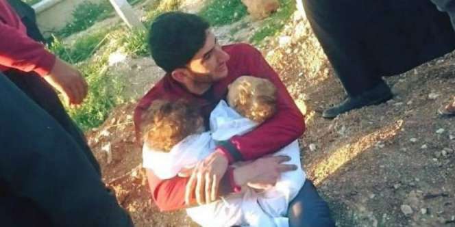 Ayah Gendong 2 Anaknya yang Wafat Akibat Gas Beracun di Suriah