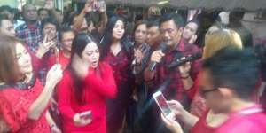 Salam Ahok untuk Seniman Dangdut Gerobak
