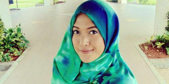 Tips Pakai Hijab Tanpa Jarum Pentul ala Adhitya Putri