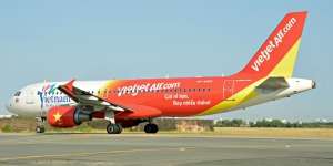 Maskapai dengan Pramugari Berseragam Vulgar Terbang ke RI?