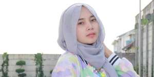 Mella Risya: Cara Cepat Bikin Hijab Ala Hana Tajima