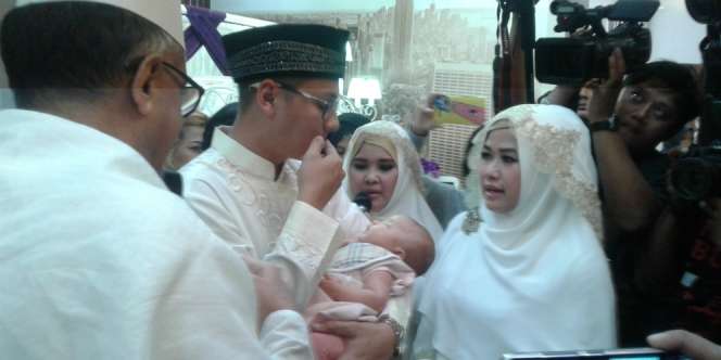 Keseruan Keluarga Andhika-Ussy Urus Bayi Baru