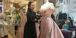 Tren Gaun Pengantin Transformasi 7 in 1