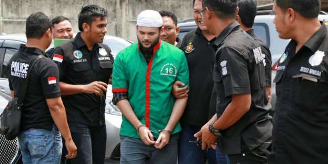 Bisikan Sang Bunda Saat Bertemu Ridho Rhoma