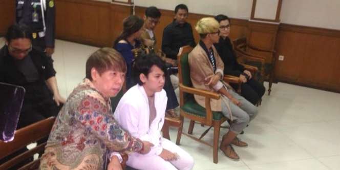 Aming-Evelyn Kompak Absen Sidang Cerai ke Dua