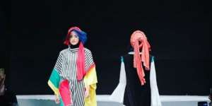 Hijab Street dengan Nuansa Rebel Glamor Ala Eugeneffect