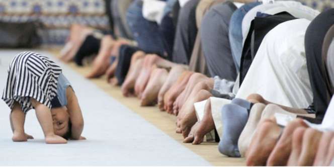 Sholat dengan Pakaian Kena Sedikit Najis, Ini Pendapat Ulama