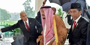 Jokowi: Saya Payungi Raja Saudi, kok China Dapat Lebih Besar?