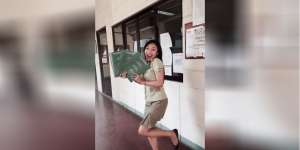 Heboh Bu Guru Cantik, Bikin Kamu Kerasan di Sekolah!