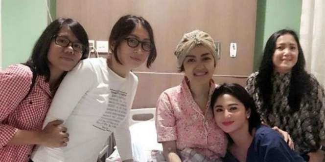 Astaga, Julia Perez Merasa Tangannya Ditumbuhi Tanaman