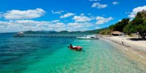 Bebaskan Sampah di Destinasi Wisata Halal Lombok