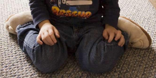 Perlukah Melarang Si Kecil Saat Duduk Posisi 'W'?