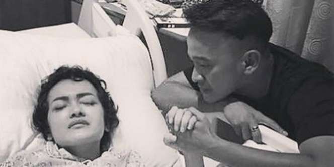 Terharu, Kesetian Ruben Onsu Temani Julia Perez