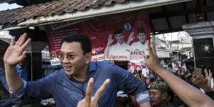 Ahok Nyoblos Tanpa Kenakan Baju Kotak-kotak