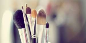Cara Tepat Bersihkan Kuas Makeup