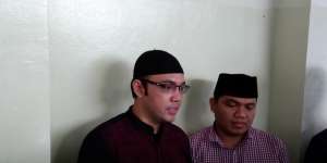 Hadiahi Jupe Sebuah Jilbab, Ini Harapan Sandy Tumiwa