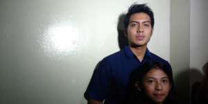 Satpam Ganteng Besuk Jupe, Bawa Bingkisan Hasil Ngamen