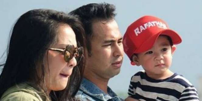 Heboh Foto Mirip Anak Ayu Ting Ting di Kamar Raffi