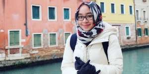 #HOTD: Simpel dan Trendi Gaya Busana Al Khansa di Italy